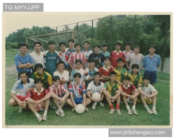 武汉足球队逆袭之路揭秘：从低谷到大满贯的辉煌历程