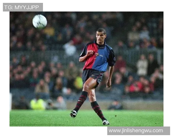 足球明星人物缩小图解析与背后故事揭秘，了解他们的成长与成就